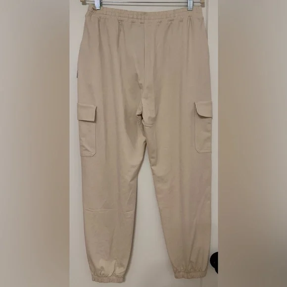 NWT Vuori Boyfriend Cargo DreamKnit Jogger in Milkweed Heather-size Medium - Picture 4 of 7